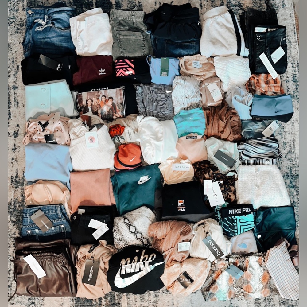 MEGA BUNDLE WOMENS BUNDLE LOT! 5 lb Mystery Box NWT/ Nwot/Preowned! - Picture 1 of 14